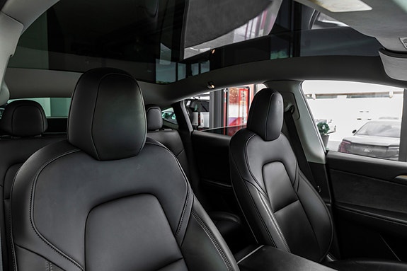 Tesla Model Y 14 of 26