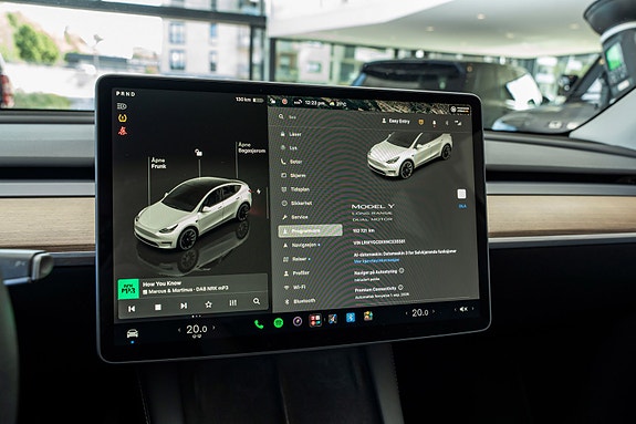 Tesla Model Y 18 of 26
