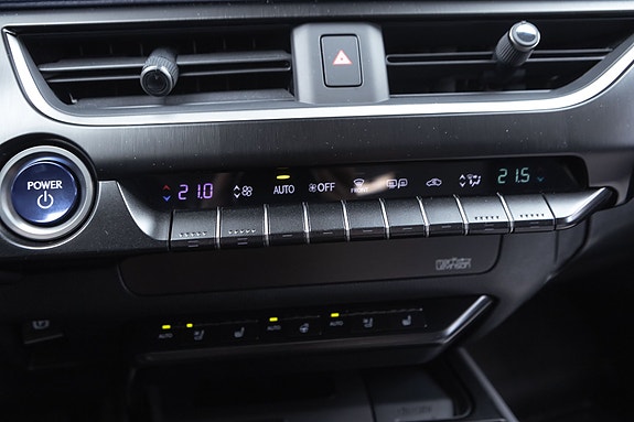Lexus UX300e 16 of 28