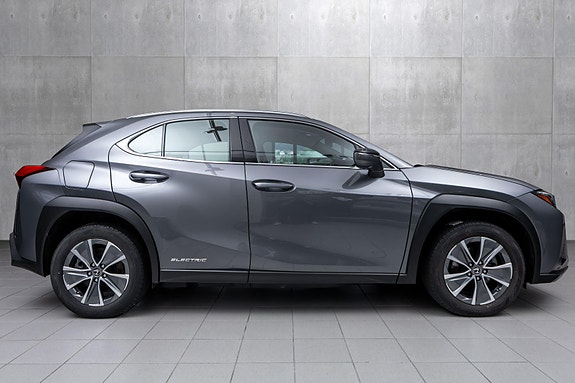 Lexus UX300e 7 of 28