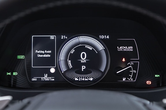 Lexus UX300e 12 of 28