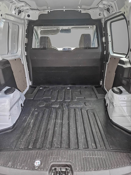 Ford Transit Courier 9 of 12