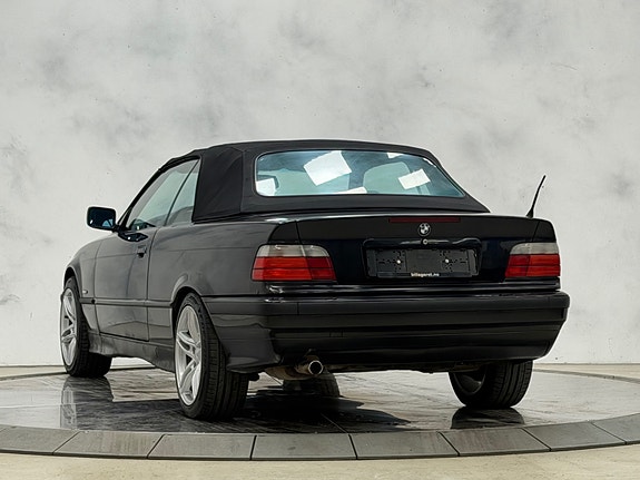 BMW 318i 11 of 24