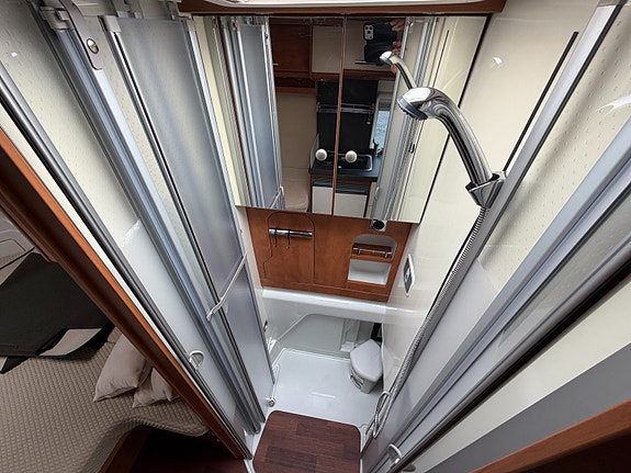 Carthago Malibu Van 600 LE Low-Bed lav km stand, automat 8 of 14