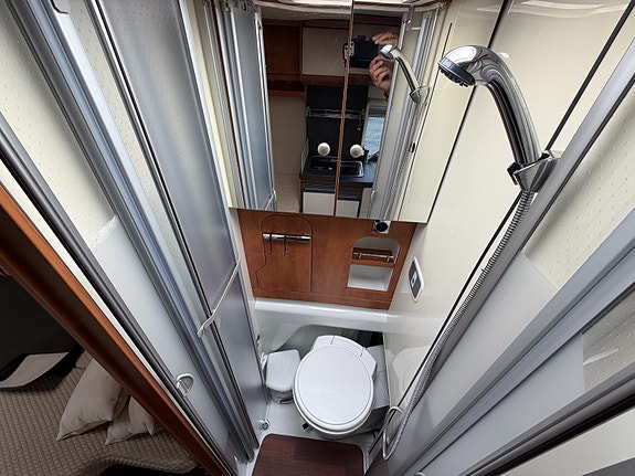 Carthago Malibu Van 600 LE Low-Bed lav km stand, automat 9 of 14