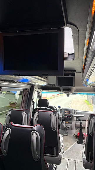 Mercedes-Benz Sprinter 519 CDI CMS Auto 19 of 20
