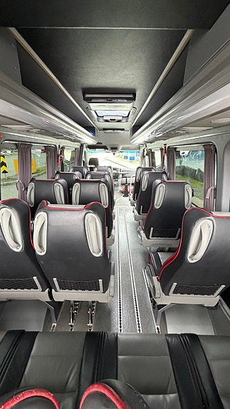 Mercedes-Benz Sprinter 519 CDI CMS Auto 5 of 20
