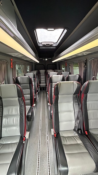 Mercedes-Benz Sprinter 519 CDI CMS Auto 12 of 20