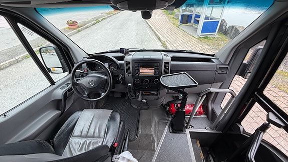 Mercedes-Benz Sprinter 519 CDI CMS Auto 9 of 20