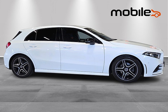 Mercedes-Benz A180 2 of 25