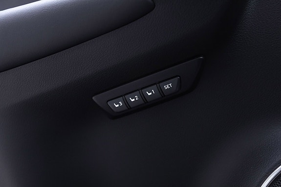 Lexus NX300h 22 of 30