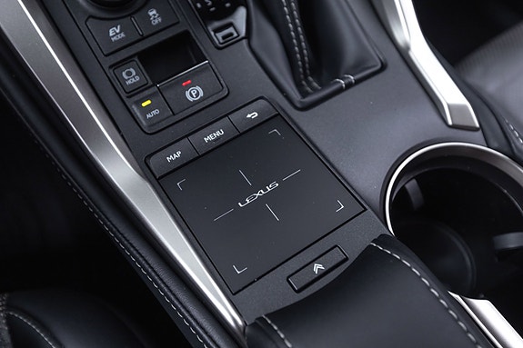 Lexus NX300h 21 of 30