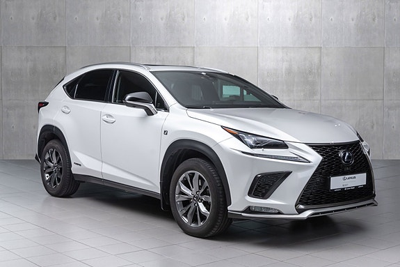 Lexus NX300h 8 of 30