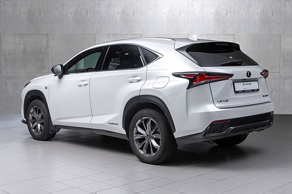 Lexus NX300h 4 of 30