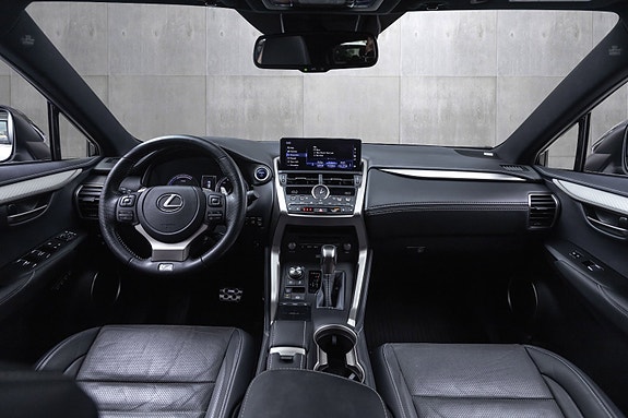 Lexus NX300h 27 of 30