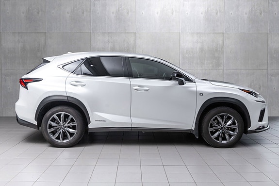 Lexus NX300h 7 of 30