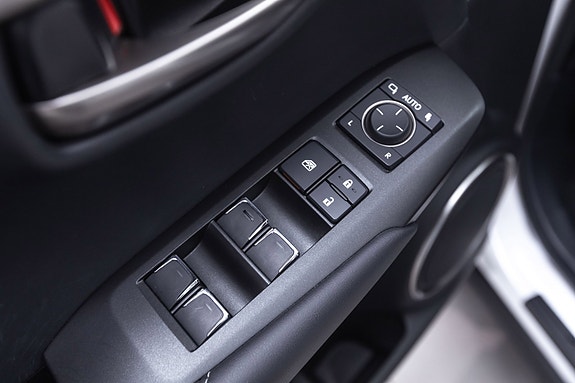 Lexus NX300h 23 of 30