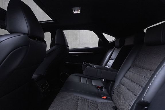 Lexus NX300h 26 of 30