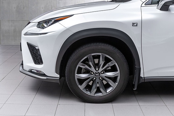 Lexus NX300h 2 of 30