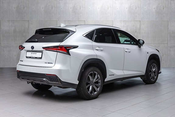 Lexus NX300h 6 of 30