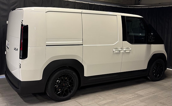 Kia PV5 8 of 30