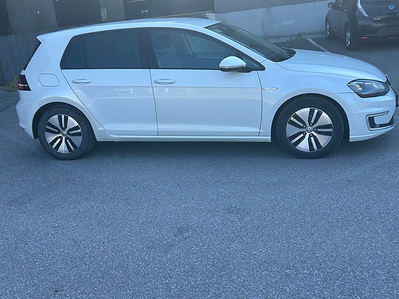 Volkswagen e-Golf VII 10 of 23