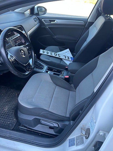 Volkswagen e-Golf VII 18 of 23