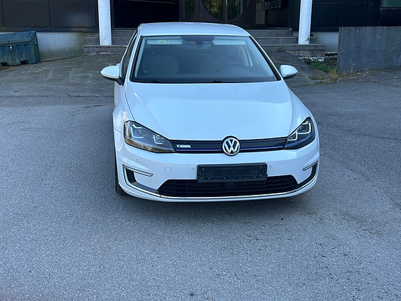 Volkswagen e-Golf VII 13 of 23