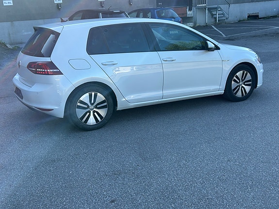 Volkswagen e-Golf VII 11 of 23