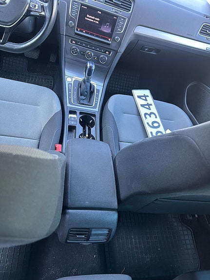 Volkswagen e-Golf VII 15 of 23