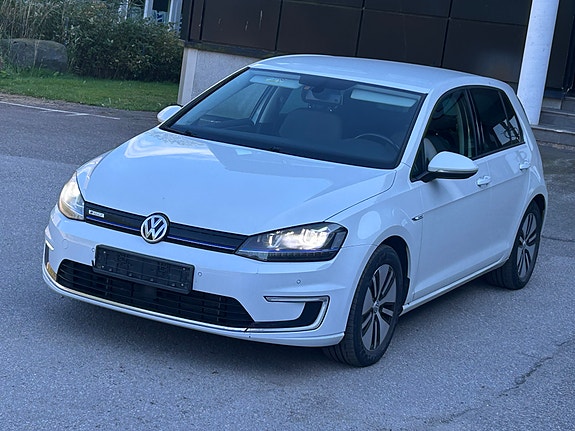 Volkswagen e-Golf VII 12 of 23