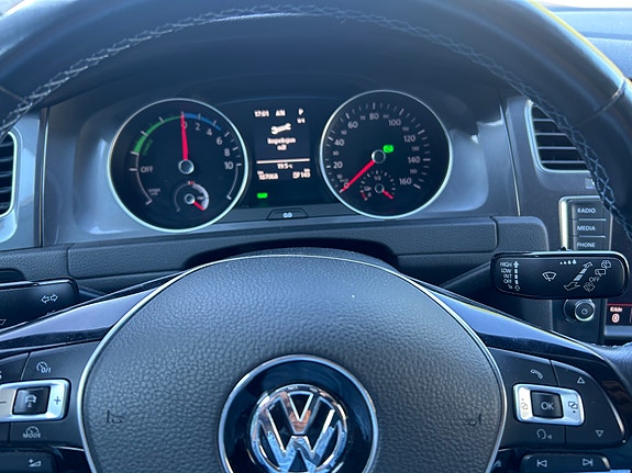 Volkswagen e-Golf VII 19 of 23