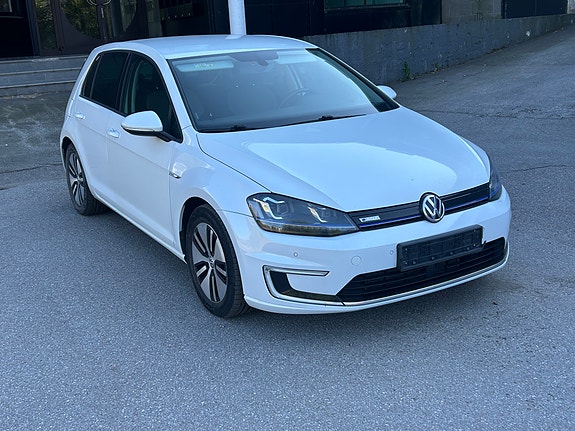 Volkswagen e-Golf VII 14 of 23