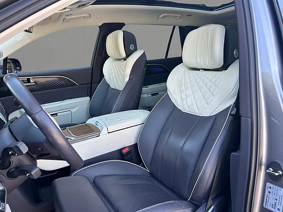 Hongqi E-HS9 12 of 30