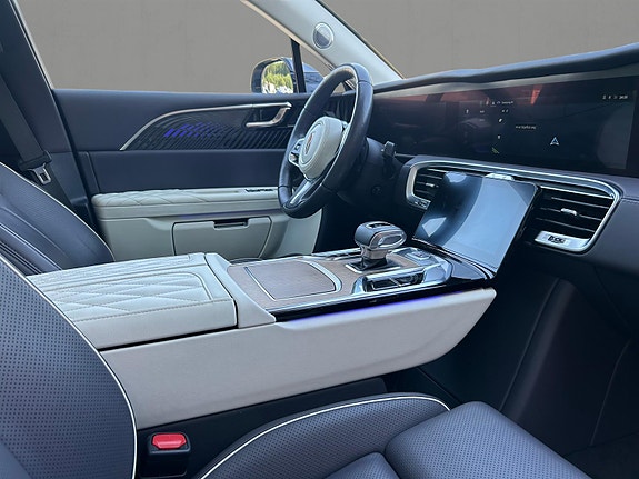 Hongqi E-HS9 17 of 30