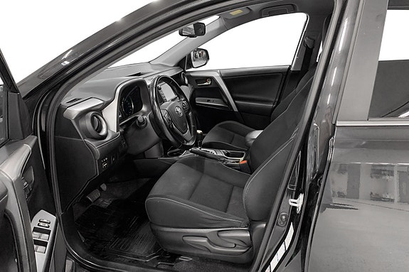 Toyota RAV4 3 of 14