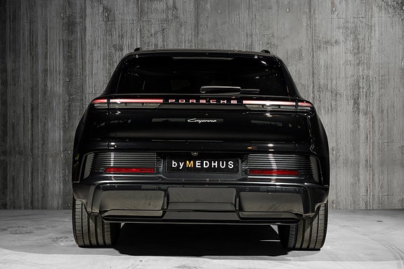 Porsche Cayenne 11 of 30