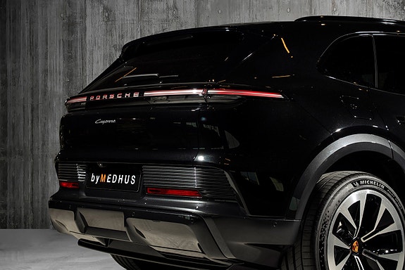 Porsche Cayenne 14 of 30