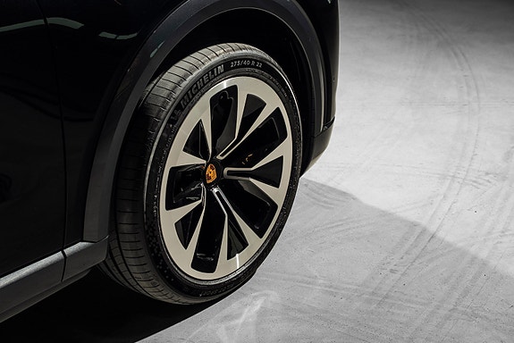 Porsche Cayenne 7 of 30