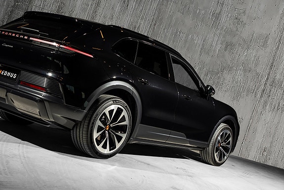 Porsche Cayenne 13 of 30