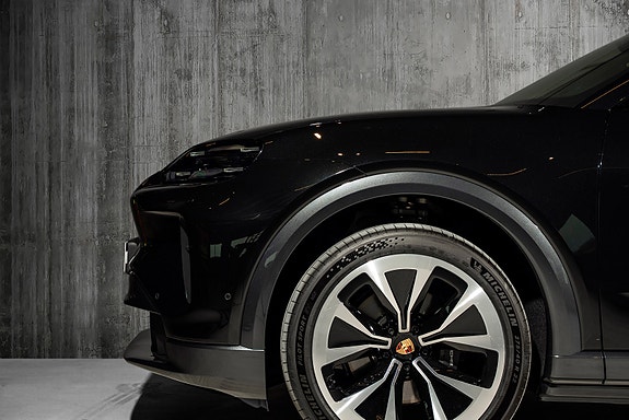 Porsche Cayenne 8 of 30