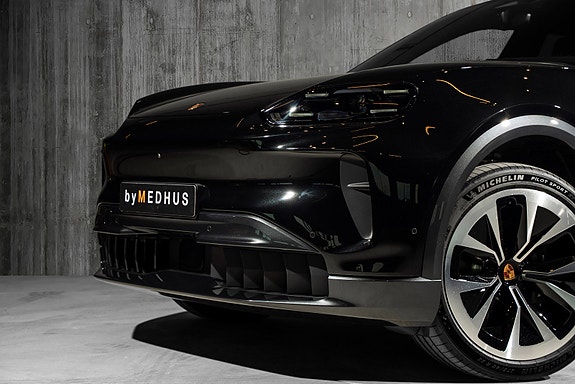 Porsche Cayenne 6 of 30