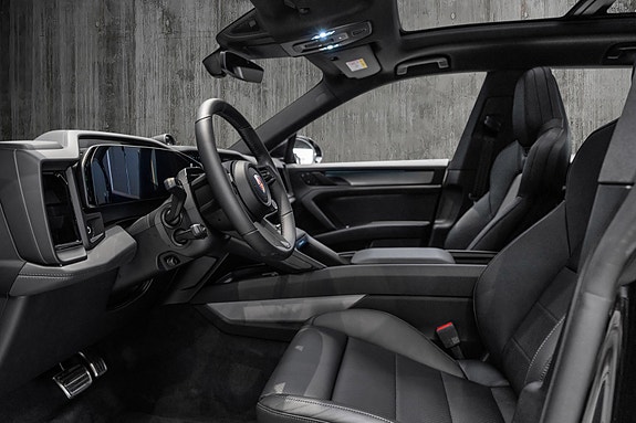 Porsche Cayenne 15 of 30