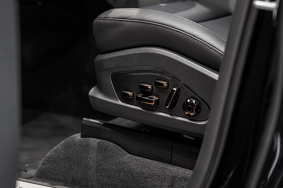 Porsche Cayenne 17 of 30