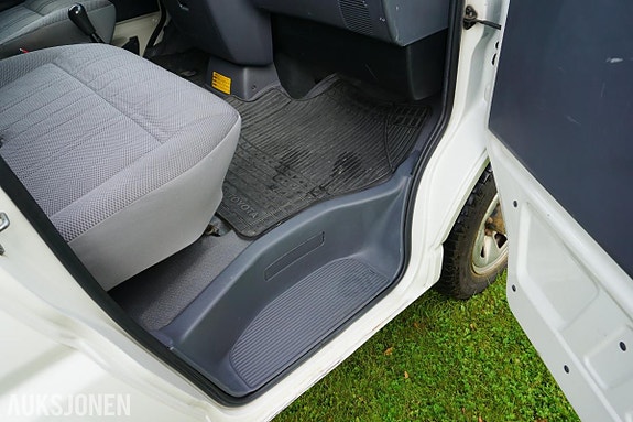 Toyota HiAce 15 of 30