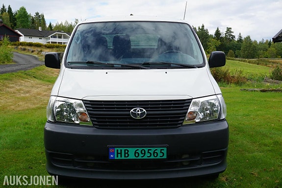 Toyota HiAce 2 of 30