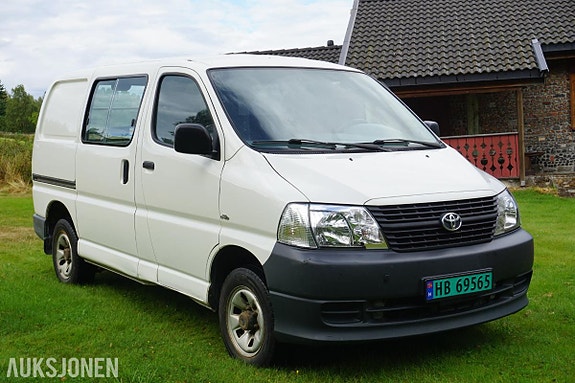 Toyota HiAce 3 of 30
