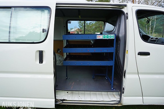 Toyota HiAce 16 of 30