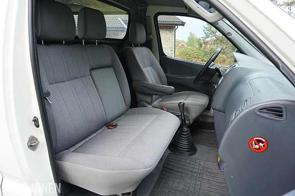 Toyota HiAce 14 of 30
