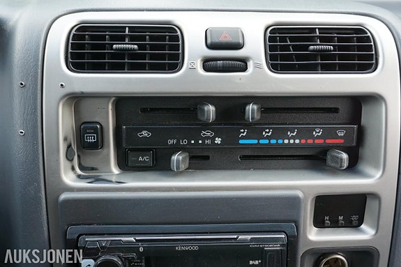 Toyota HiAce 12 of 30